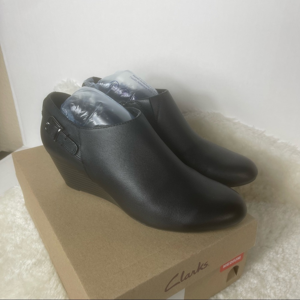 Clarks Womens Wedge Brielle Hip Black size 8.5 with Box